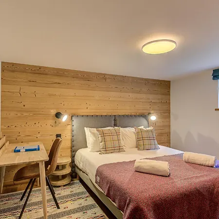 Arve, Alpes Agency, Chamonix, Sleeps 10 * Chamonix