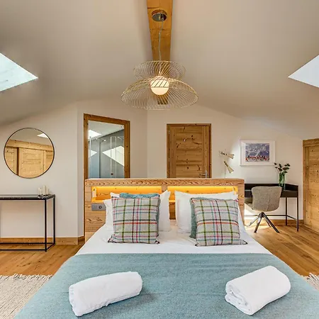Arve, Alpes Agency, Chamonix, Sleeps 10 * Chamonix