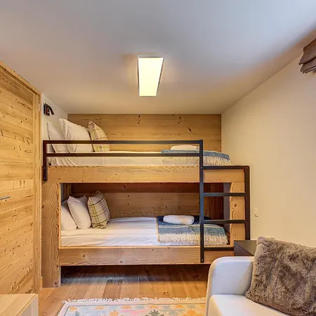 Arve, Alpes Agency, Chamonix, Sleeps 10 Alpehytte Chamonix
