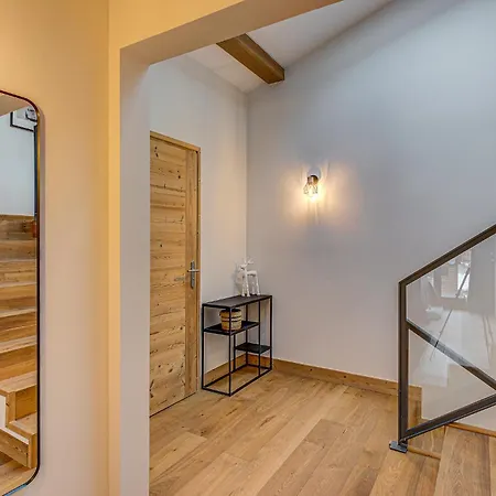 Arve, Alpes Agency, Chamonix, Sleeps 10 * Chamonix